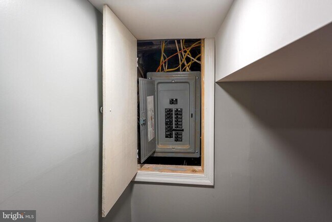 Building Photo - 6746 Linmore Ave