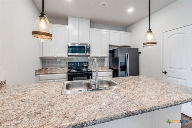 Building Photo - 1999 Wind Chime Wy