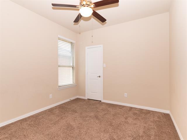 Building Photo - 2943 Ladoga Dr