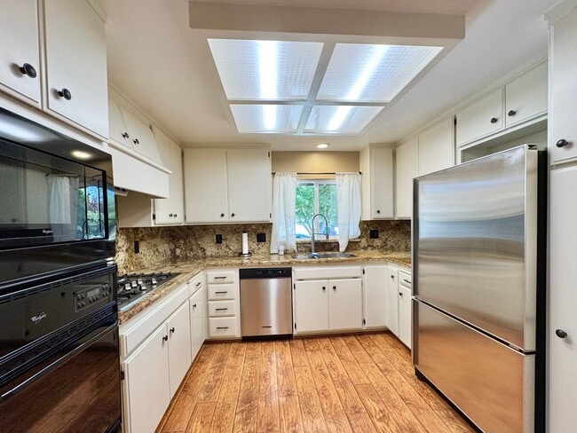 Building Photo - Classic Napa Bel Aire Home 4 Bedrooms, 2 B...
