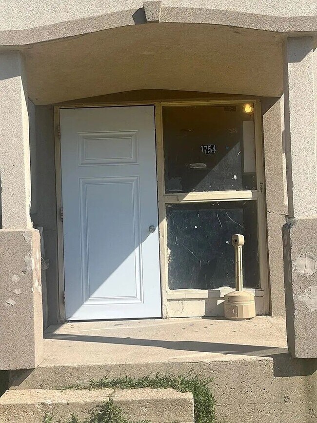 Building Photo - 1750 N Minneapolis St