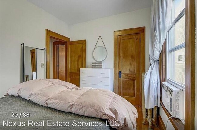Building Photo - 2 br, 1 bath House - 3444 Grand Ave S #102