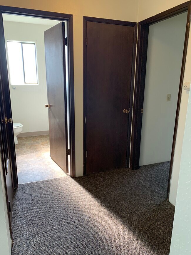 Building Photo - 630 NE Maiden Ln