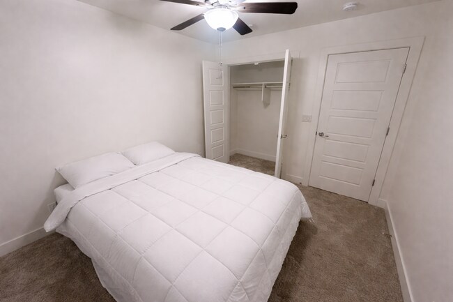 Building Photo - 4-Bed Stand Alone Home! 6+ Month Lease