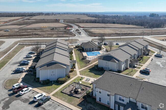 Aerial Photo - Glenshire Court Apartments