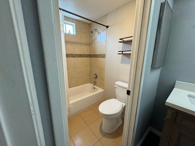 Building Photo - House for Rent
