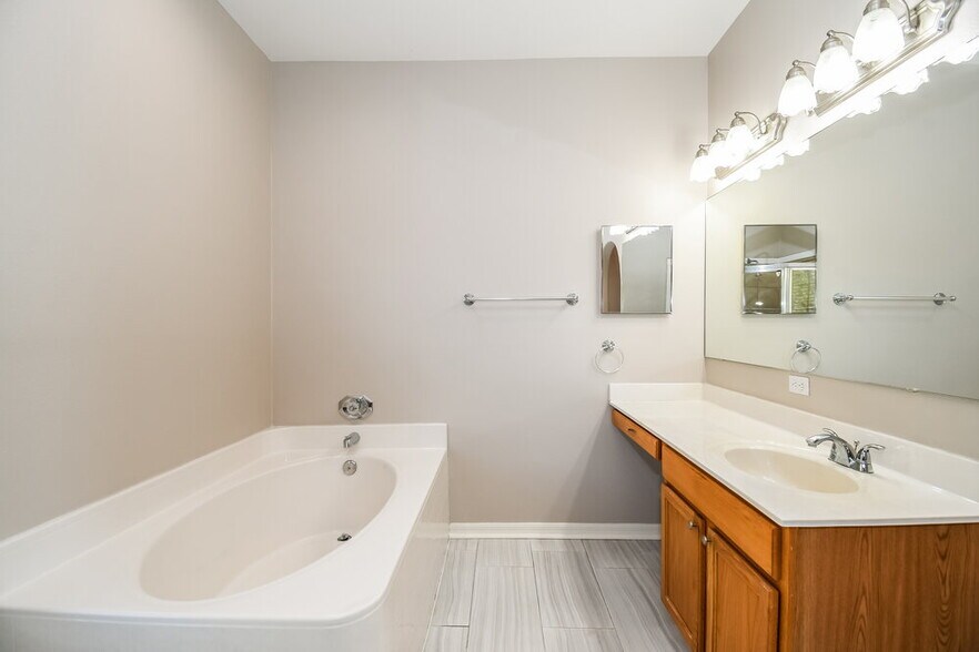 Building Photo - 7263 Lancashire Ct