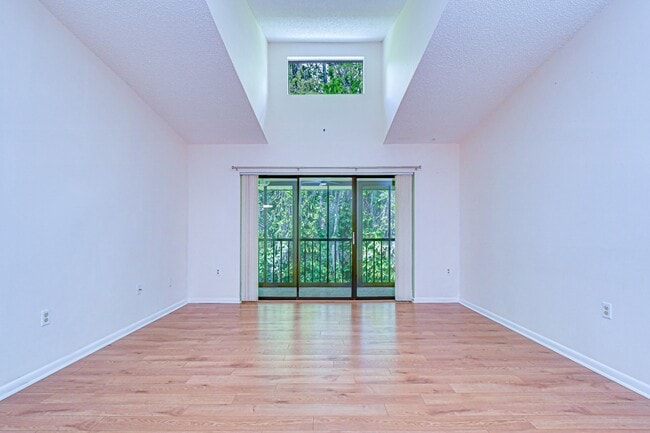 Building Photo - 3161 Lake Pine Way S