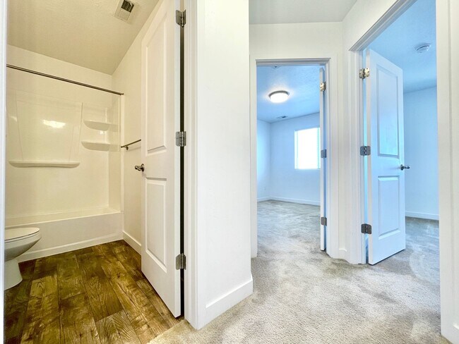 Building Photo - HOLIDAY MOVE IN SPECIAL!