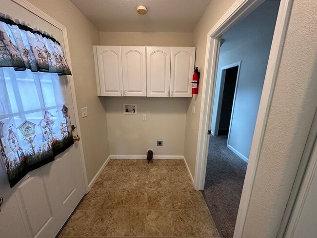 Building Photo - Country Home in Great Penn Valley Location, sorry no pets.