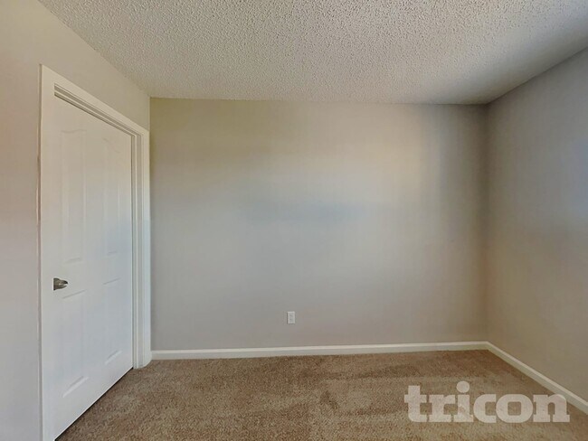 Building Photo - 2009 Fort Manden Dr