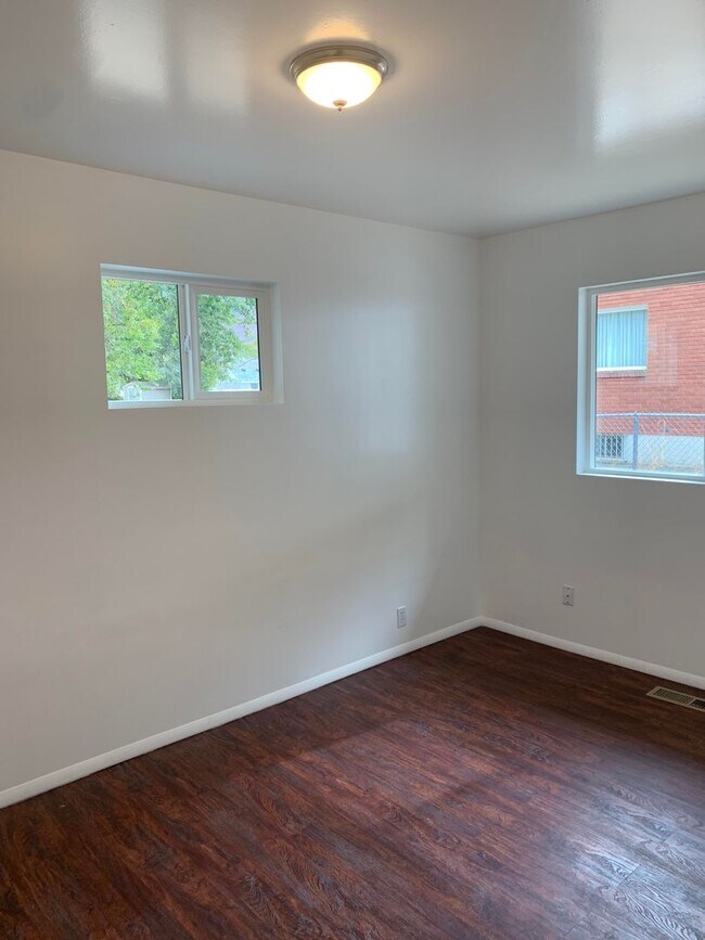 Building Photo - 651 Chester St