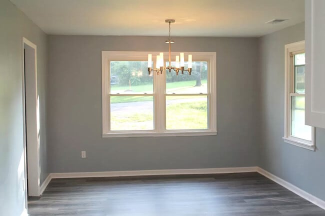 Building Photo - 2226 Windcrest Dr