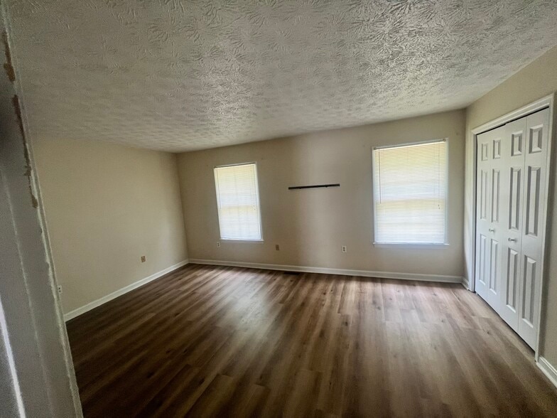Building Photo - 200 Tudor Dr
