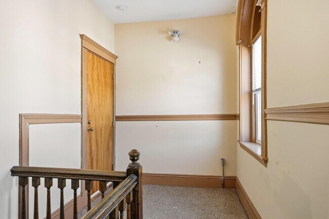 Building Photo - 32 Ashley St