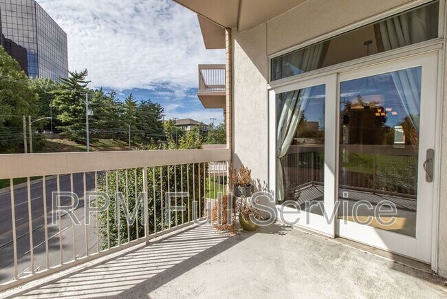 Building Photo - 110 31st Ave N