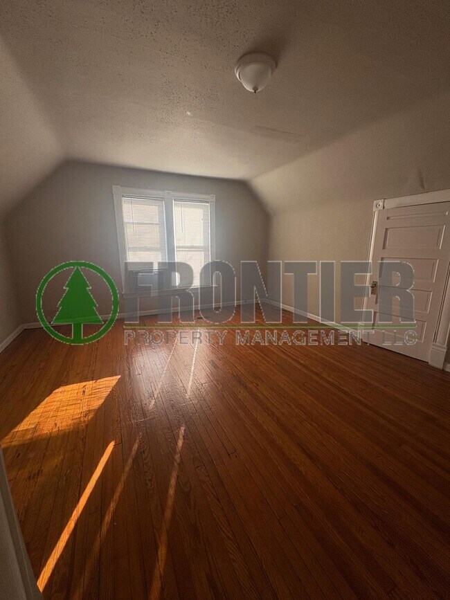 Building Photo - 3939 Magnolia Ave