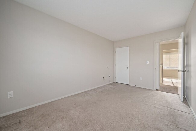 Building Photo - 51 Cottonwood Dr