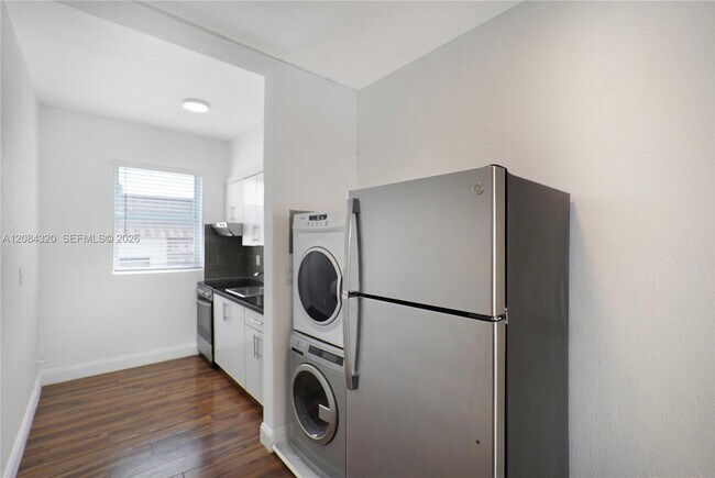 Building Photo - 320 80th St