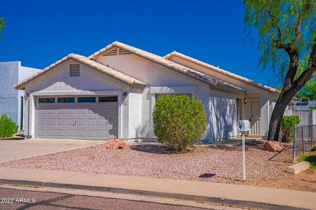 Primary Photo - 1414 E Weldon Ave