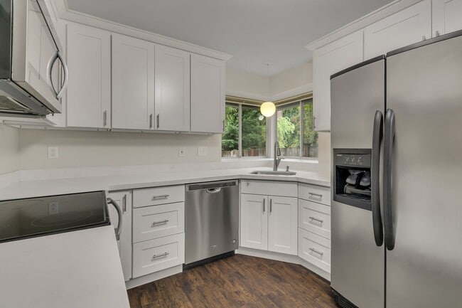 Building Photo - 3 Bedroom East Hill Home - $3,000/month