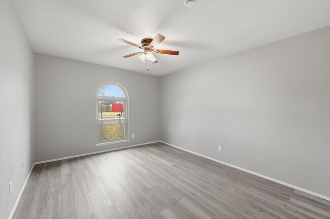 Building Photo - Charming 3-Bed Brick Home with Spacious Layout, Updated Floors & Cozy Fireplace in Grand Prairie