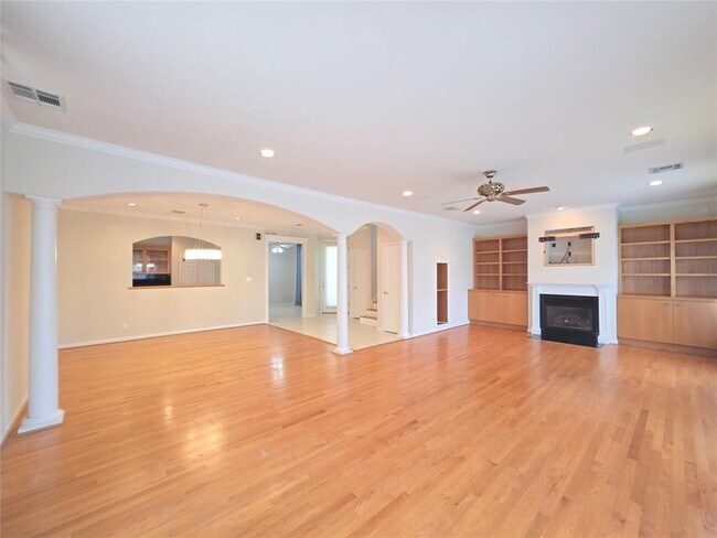 Building Photo - 9260 Deepwater Dr
