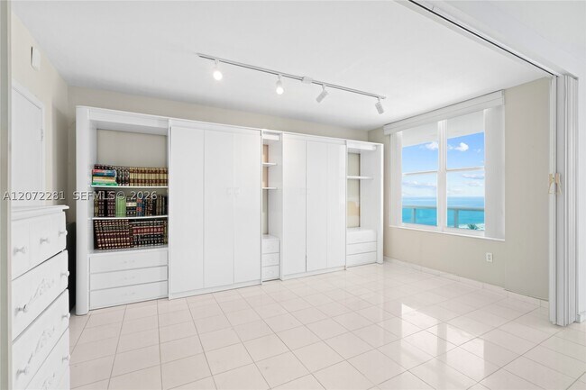 Building Photo - 5001 Collins Ave