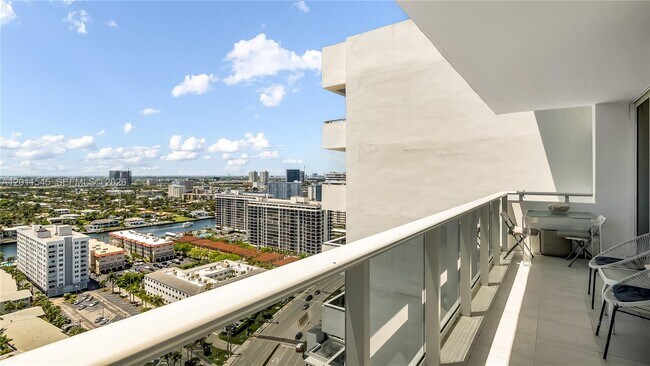 Building Photo - 3140 S Ocean Dr
