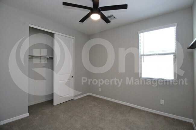 Building Photo - 35733 W Santa Monica Ave