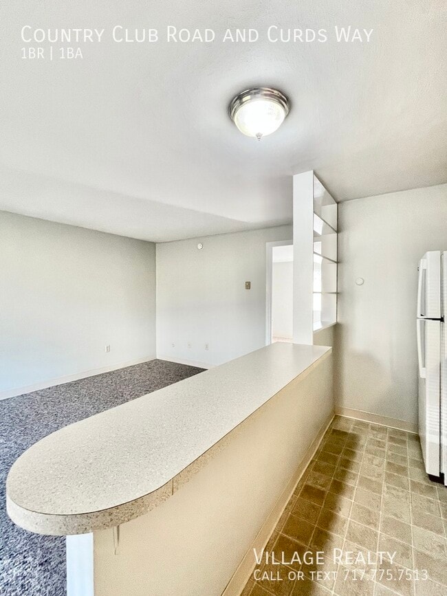 Building Photo - 671 Country Club Rd