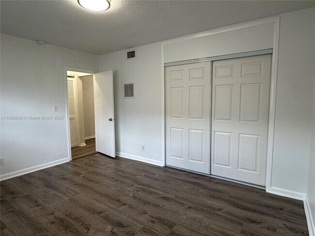 Building Photo - 2822 Van Buren St