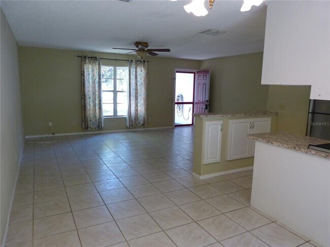 Building Photo - 2528 Elderberry Dr