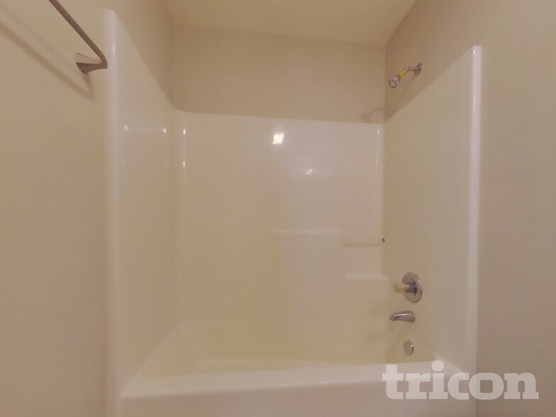 Building Photo - 1003 Pine Ridge Way