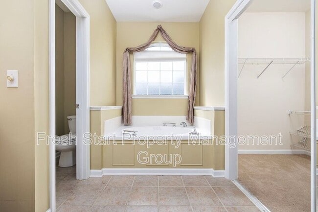 Building Photo - 414 Carriage Lake Dr