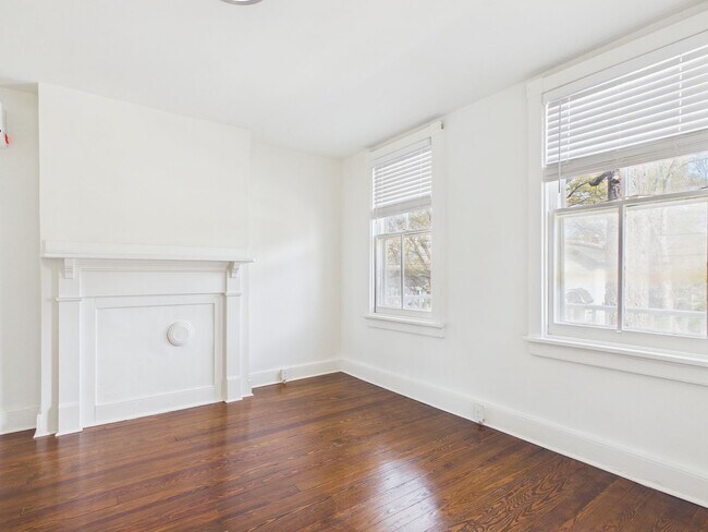 Building Photo - 1703 Oakdale Ave