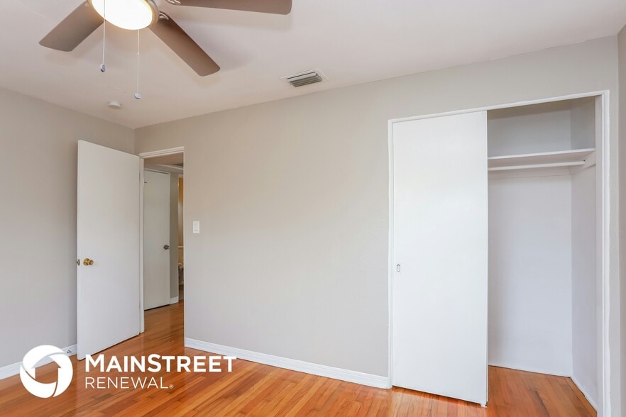 Building Photo - 8054 34th Ave N