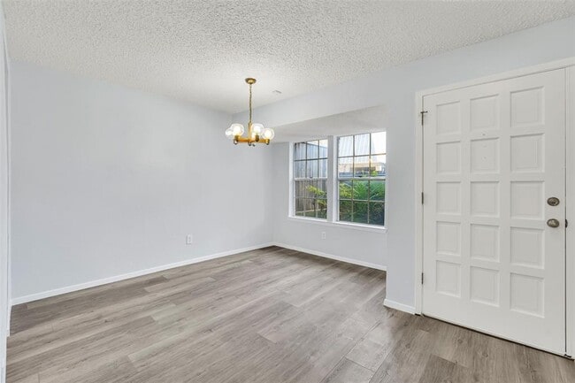 Building Photo - 8560 Park Ln