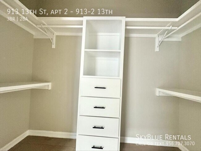 Building Photo - 913 S 13th St