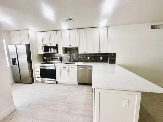 Primary Photo - 19 Colonial Club Dr