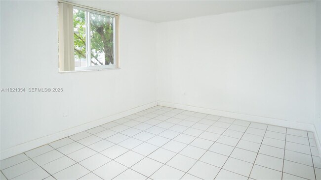 Building Photo - 10090 NW 80th Ct