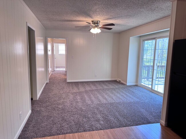 Building Photo - Must see!! 3BD/3BA Fully Finished Basement and Corner Lot!!