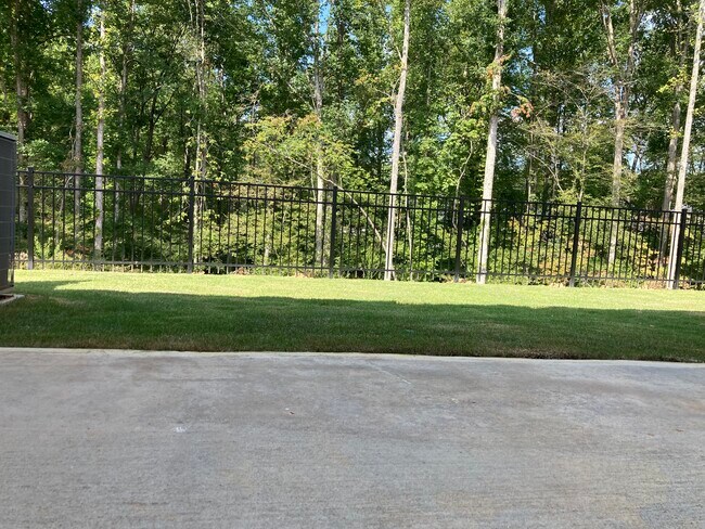 Building Photo - 354 Timberland Ave