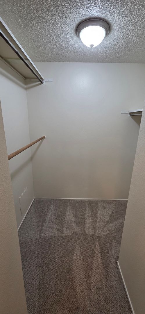 Building Photo - Spacious 1-bed 1-bath condo now available ...