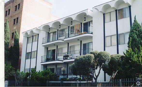 Apartments at 320 S Alexandria Ave - 320 S Alexandria Ave