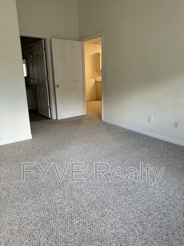 Building Photo - 897 Fording Island Rd
