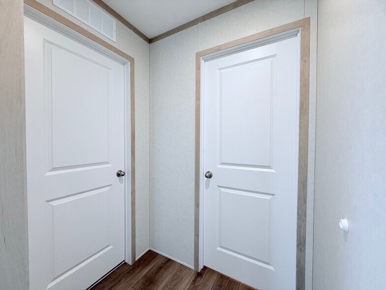 Building Photo - 52758 S Yorktown Ct