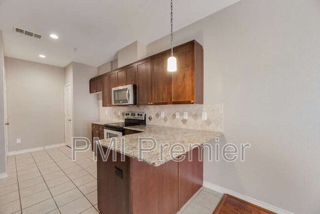 Building Photo - 321 Metropolitan Dr