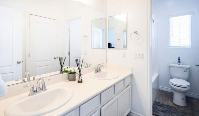 Building Photo - Beautifully Modern 3 bedroom Near Southern...