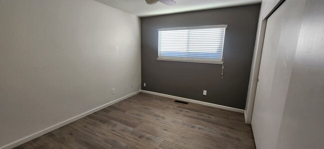 Building Photo - Beautiful 3 Bedroom 2 Bathroom Duplex in Desirable Greenhaven/Pocket Neighborhood